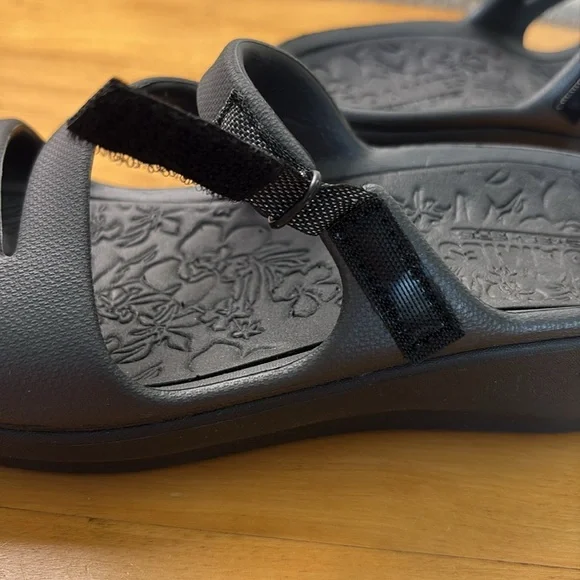 Skechers FOAMIES Black Women's 6 Arch Fit Ascend Sweat Pea Slides Sandals - Picture 11 of 11